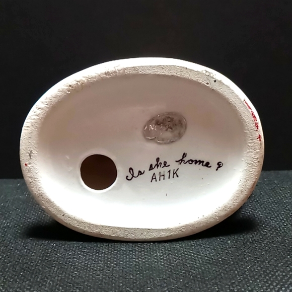 Vintage, Napco "Is She Home?" Porcelain Figurine - Picture 6 of 6